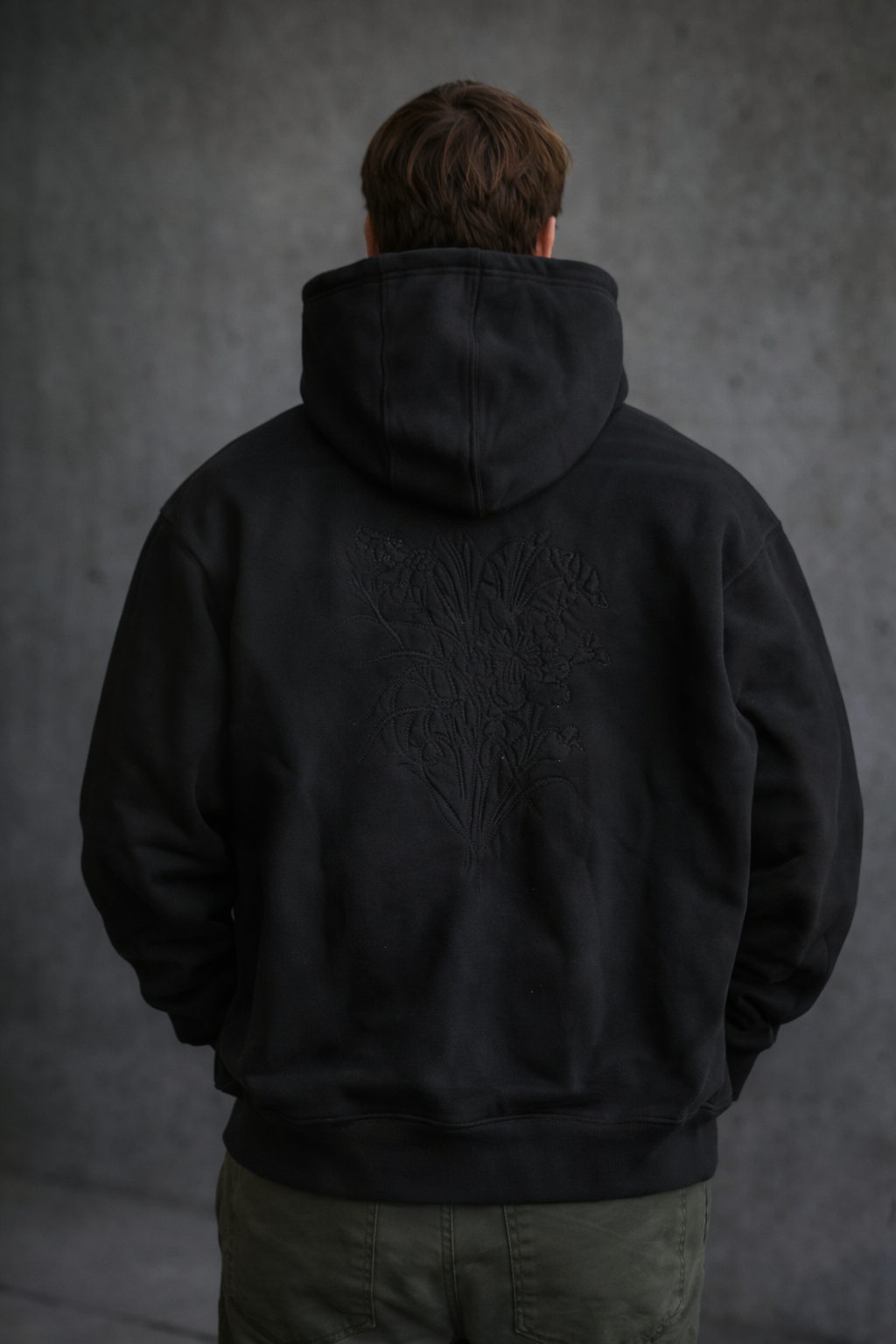 Sweat à capuche oversize – Broderie florale (Noir)