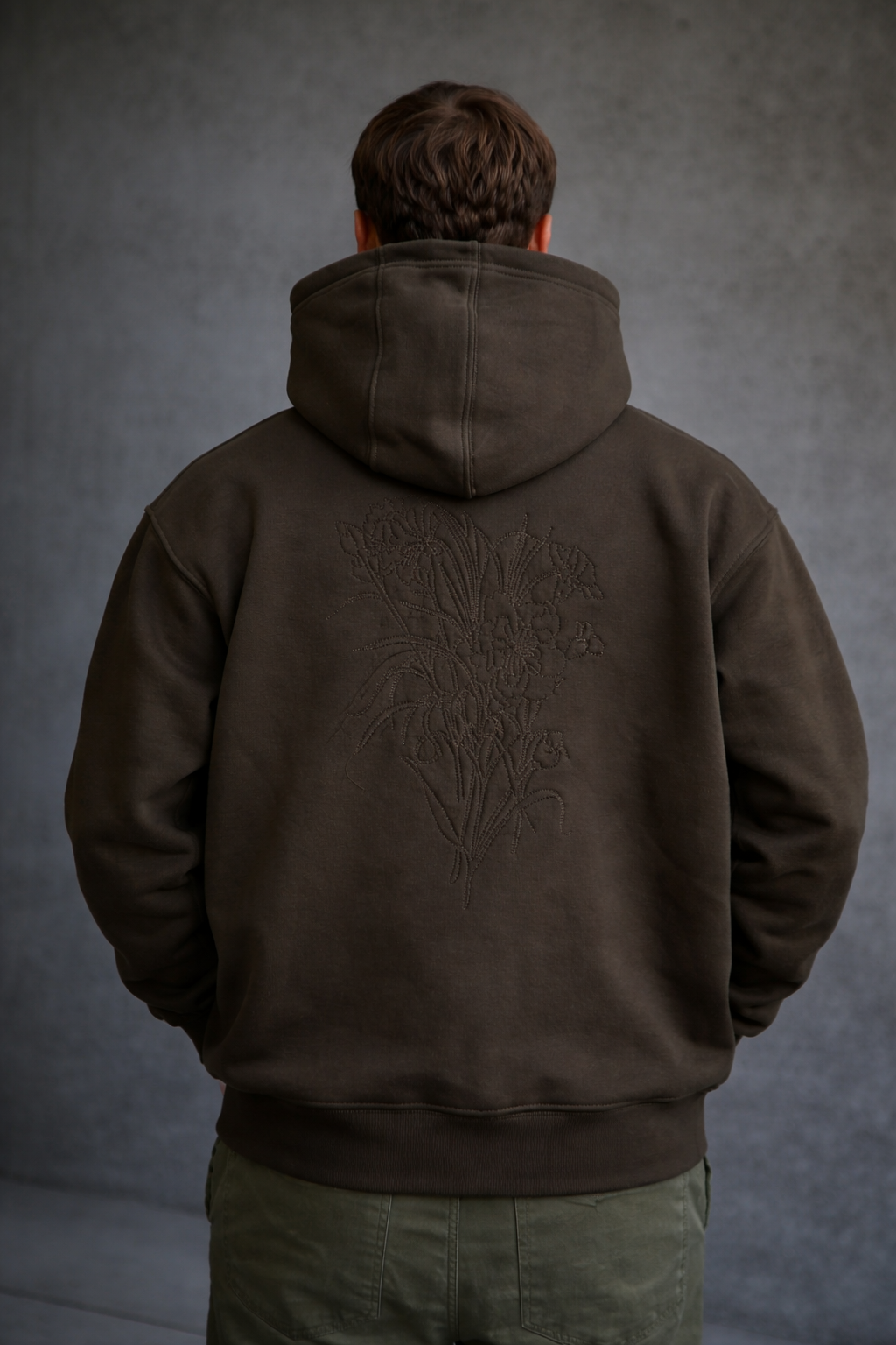 Sweat à capuche oversize – Broderie florale (marron)