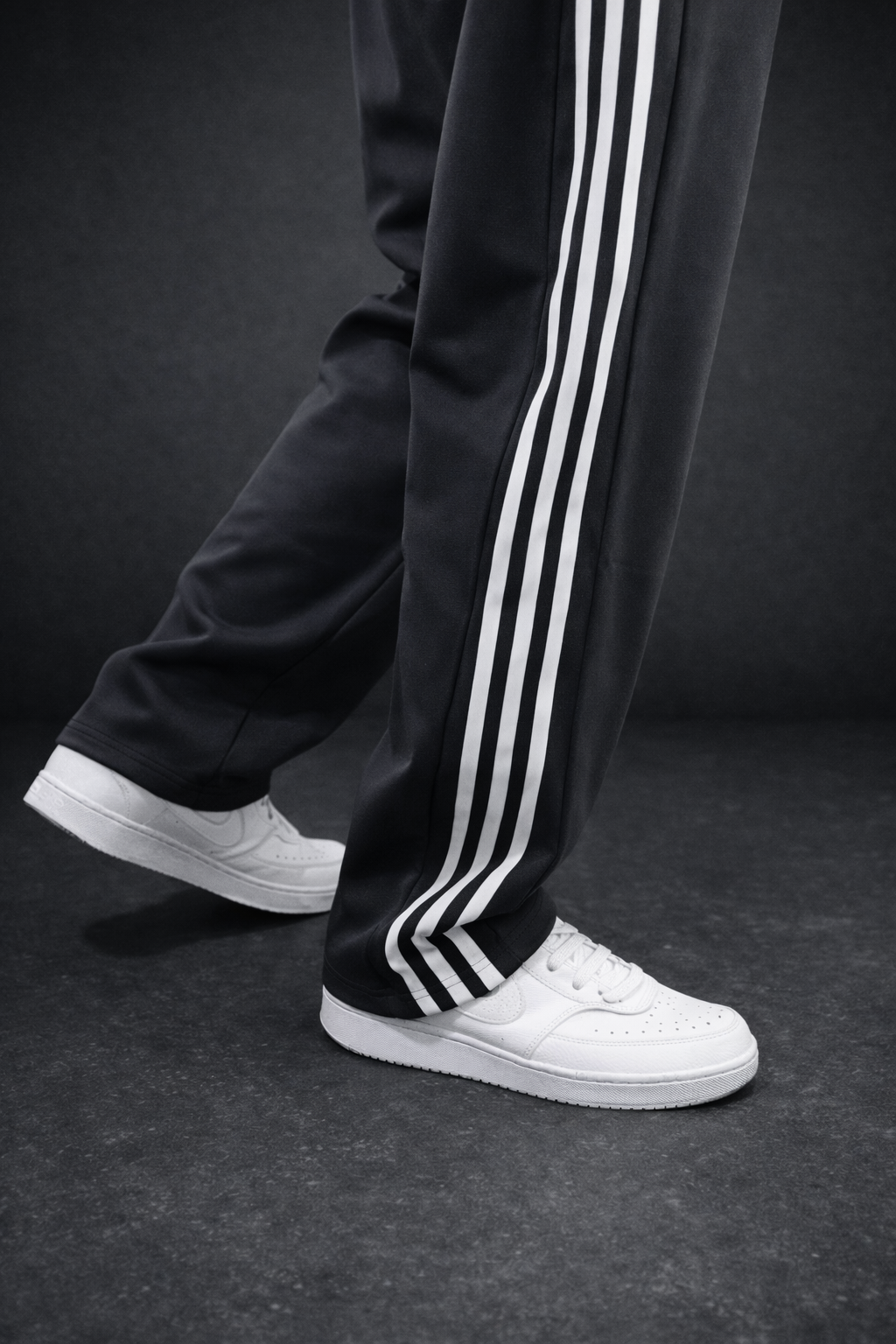 Ensemble Survêtement Homme Gris Anthracite – Style Polo – Bandes Blanches + Zip Col