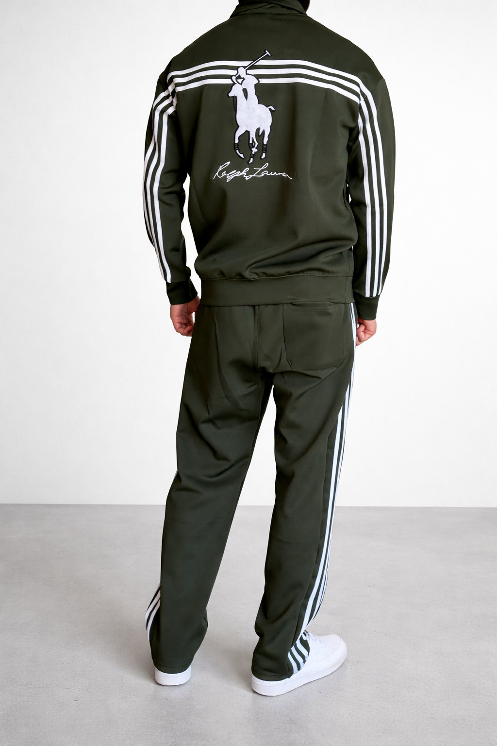 Ensemble Survêtement Homme Green – Style Polo – Bandes Blanches + Zip Col